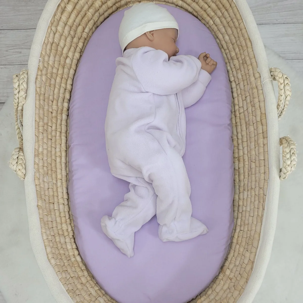 Medvilninė paklodė vežimėlio ar Mozės krepšelio čiužiniui 75x35 cm, spalvos: smėlio, violetinė ir žalia