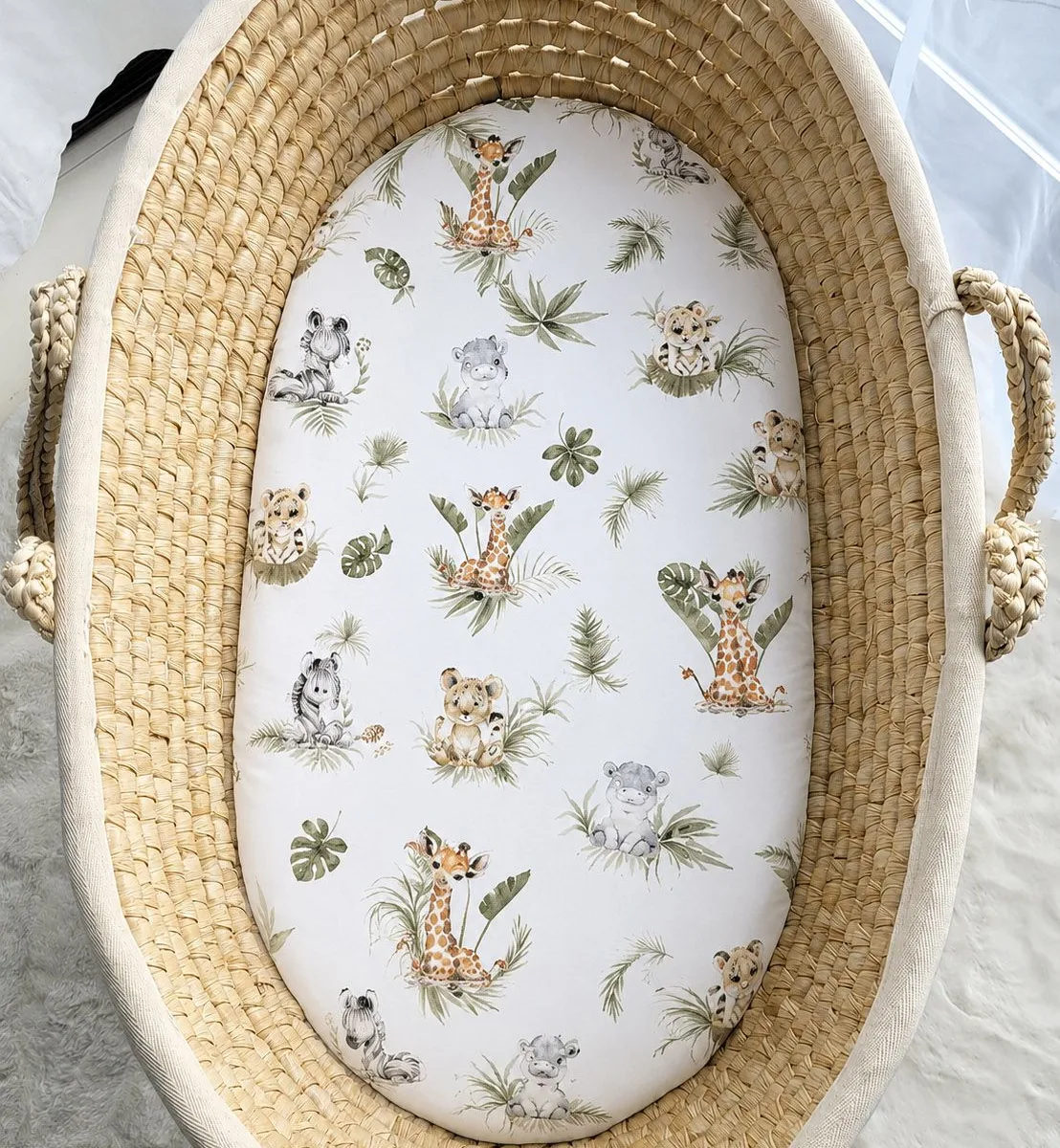 Medvilninė paklodė vežimėlio ar Mozės krepšelio čiužiniui 75x35 cm, gyvūnėliai, „little safari“