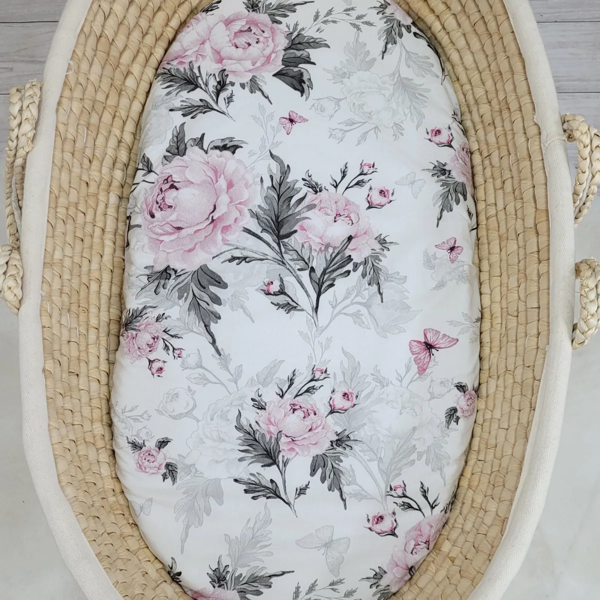 Medvilninė paklodė vežimėlio ar Mozės krepšelio čiužiniui 75x35 cm, spalvos: balta, geltona ir kitos
