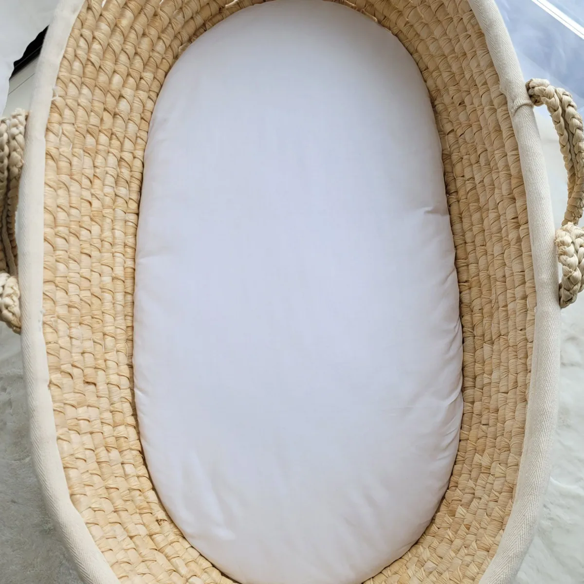 Medvilninė paklodė vežimėlio ar Mozės krepšelio čiužiniui 75x35 cm, spalvos: balta, geltona ir kitos