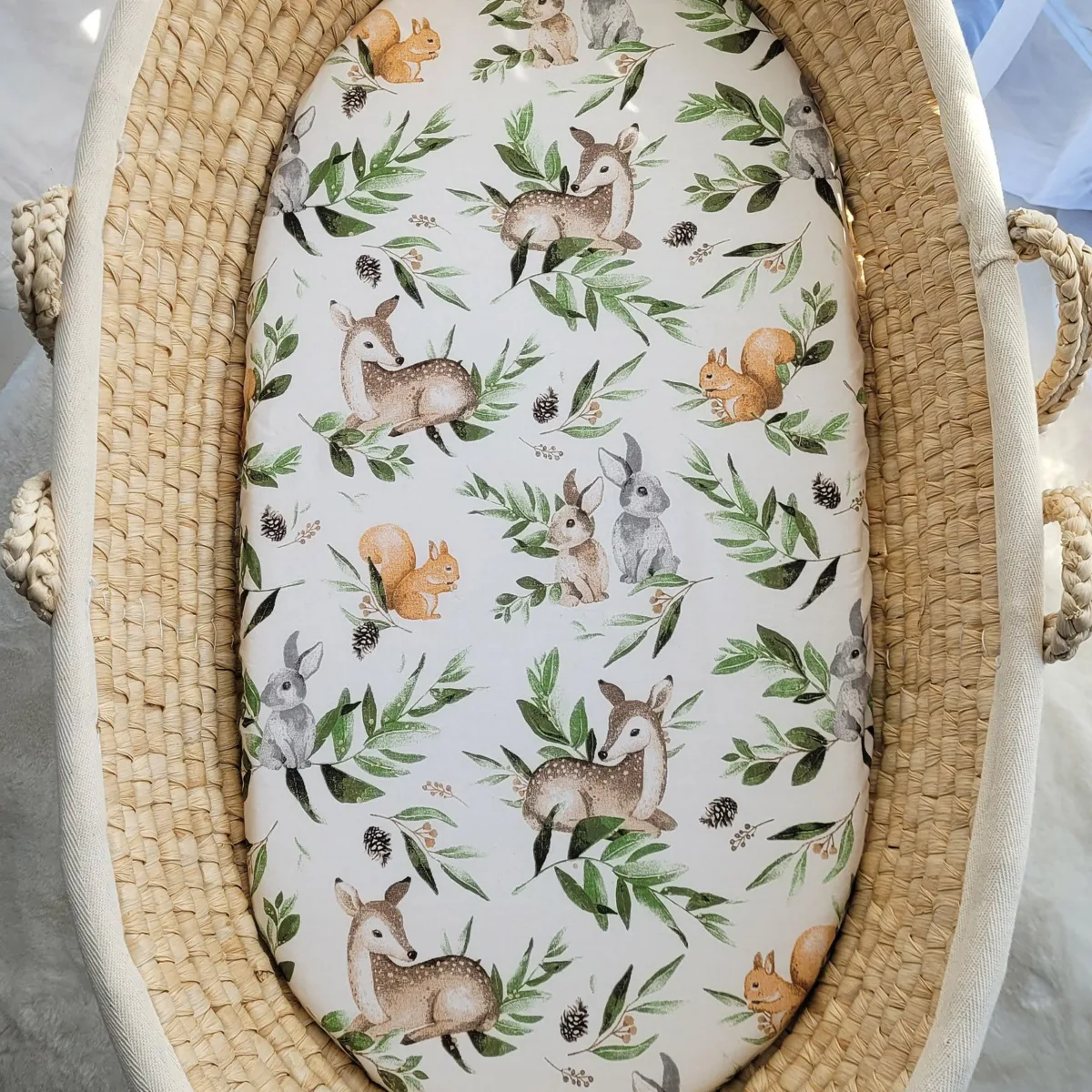 Medvilninė paklodė vežimėlio ar Mozės krepšelio čiužiniui 75x35 cm, gyvūnėliai