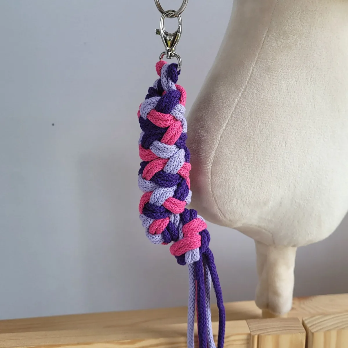 Pavadis „Hobby Horse“ žirgui iš dvigubos virvės, spalvos: violetinė ir žalia