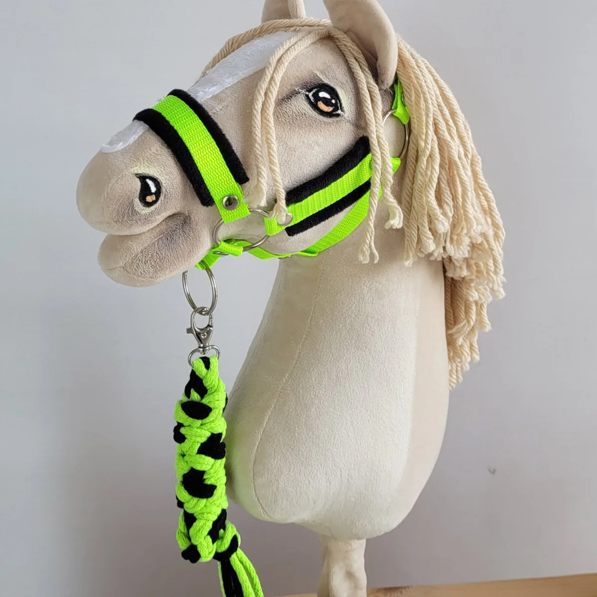 Pavadis „Hobby Horse“ žirgui iš dvigubos virvės, spalva: žalia, juoda ir mėtinė