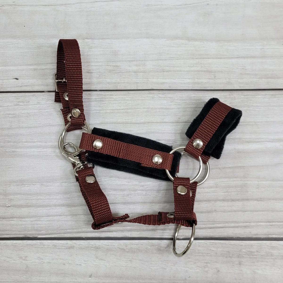 Reguliuojamas apynasris „Hobby Horse“ žirgui A3, ruda su juodu kailiuku