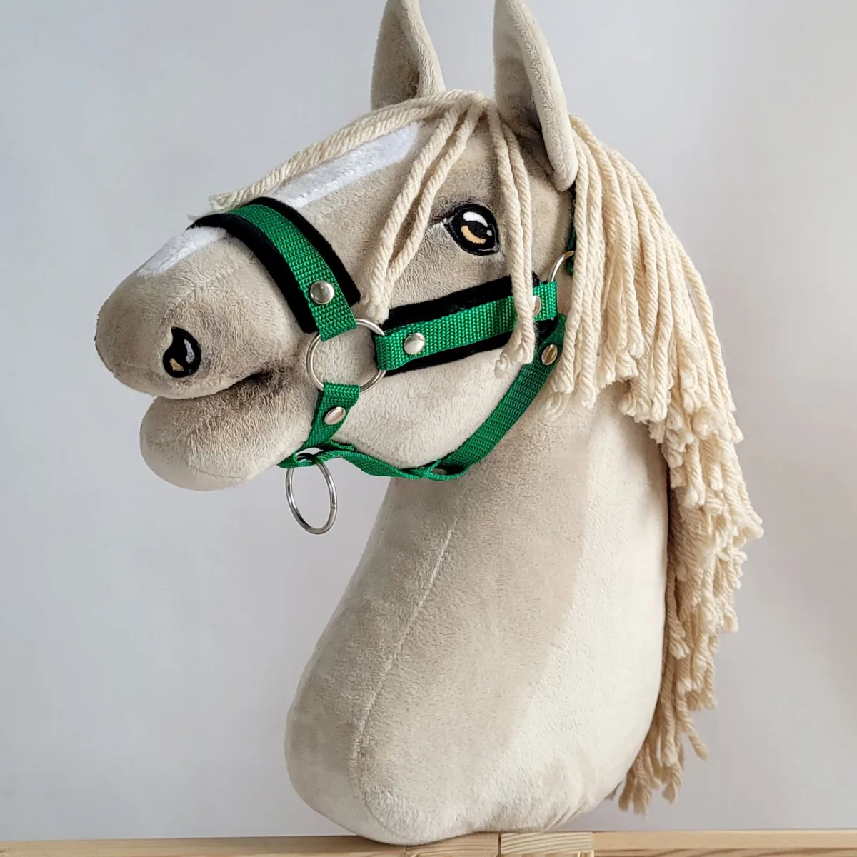 Reguliuojamas apynasris „Hobby Horse“ žirgui A3, žalia su juodu kailiuku