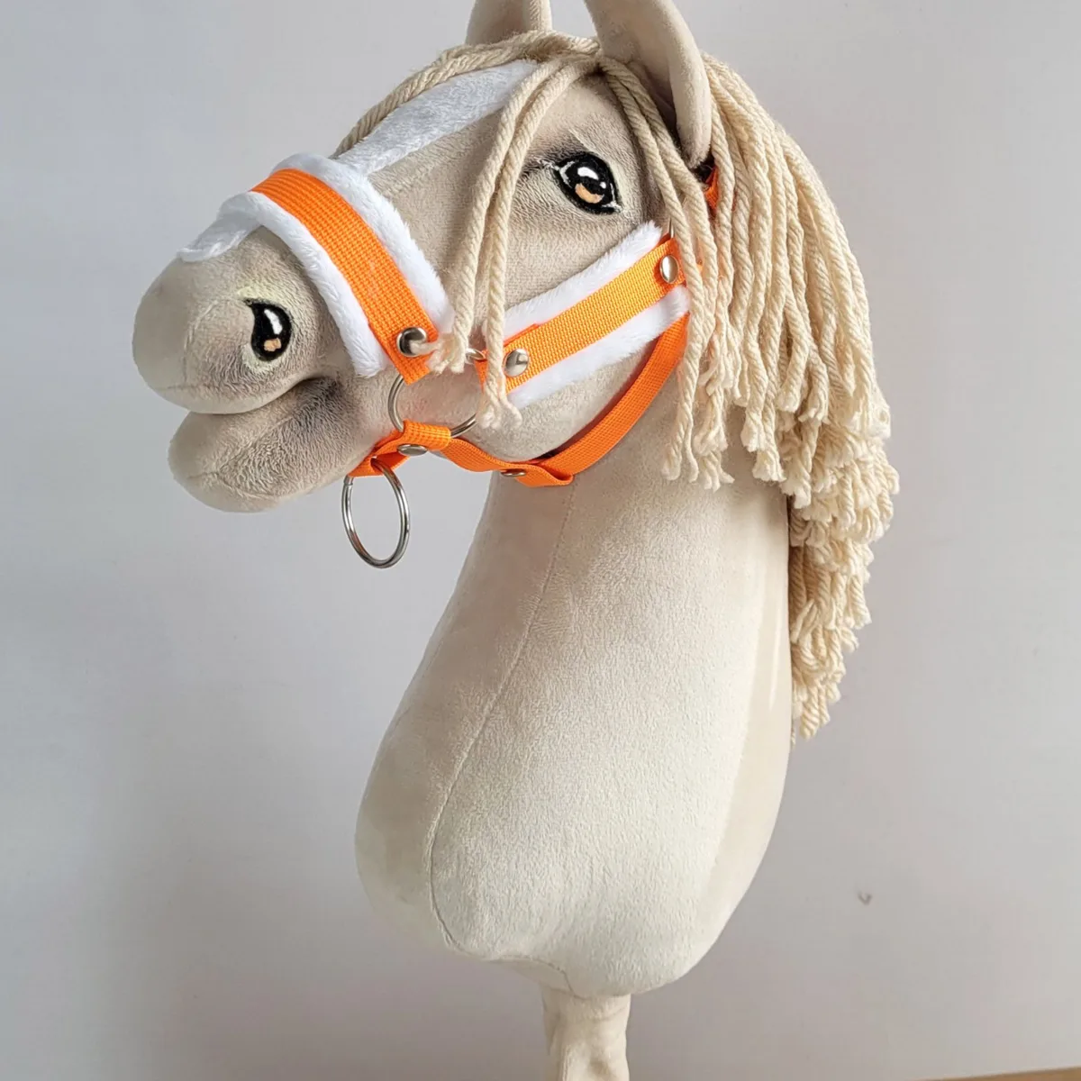 Reguliuojamas apynasris „Hobby Horse“ žirgui A3, neoninė oranžinė su baltu kailiuku