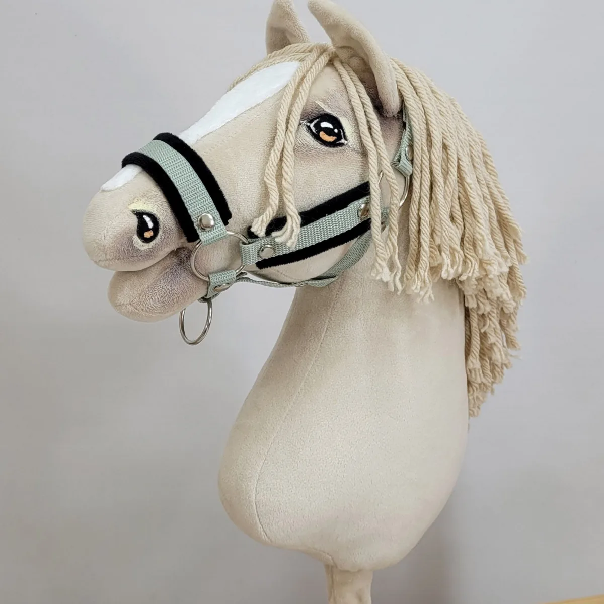 Reguliuojamas apynasris „Hobby Horse“ žirgui A3, šalavijų žalia su juodu kailiuku