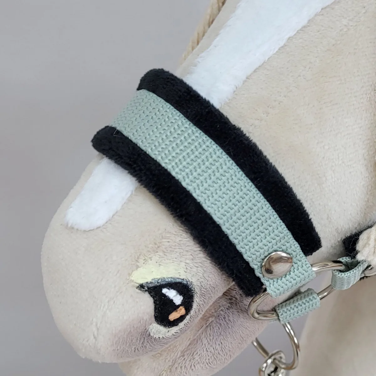 Reguliuojamas apynasris „Hobby Horse“ žirgui A3, šalavijų žalia su juodu kailiuku